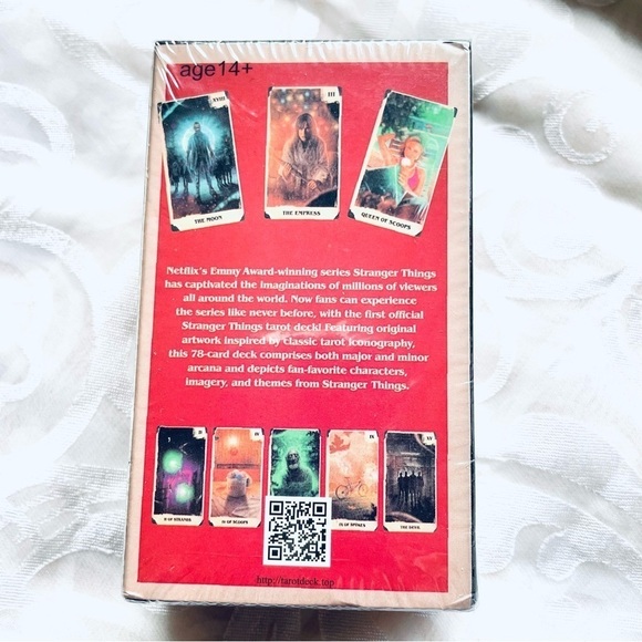 Netflix Stranger Things Tarot Deck - Red and Green - Picture 2 of 4